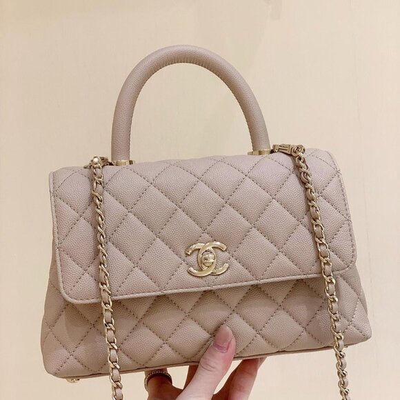 Classic CHANEL Bag: A Stylish and Versatile Choice for Elegance - Picture 1 of 9